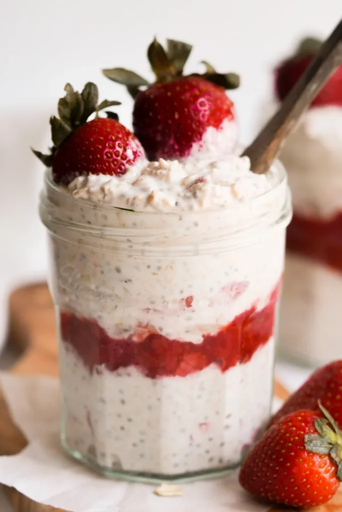 10 Easy Meal Prep Breakfast Ideas for Busy Mornings (Grab & Go) 11 strawberry cheesecake overnight oats recipe
