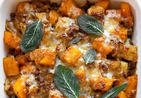 Home Loinzou 4 Quick and creamy butternut squash casserole topped with breadcrumbs