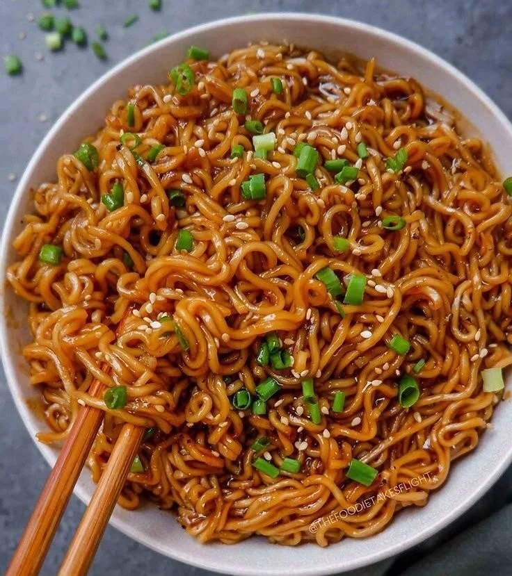 Delicious bowl of easy saucy vegan ramen noodles with fresh vegetables
