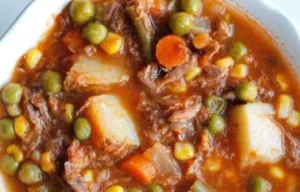Old-Fashioned Vegetable Beef Soup 6 Bowl of Old-Fashioned Vegetable Beef Soup with fresh vegetables and beef
