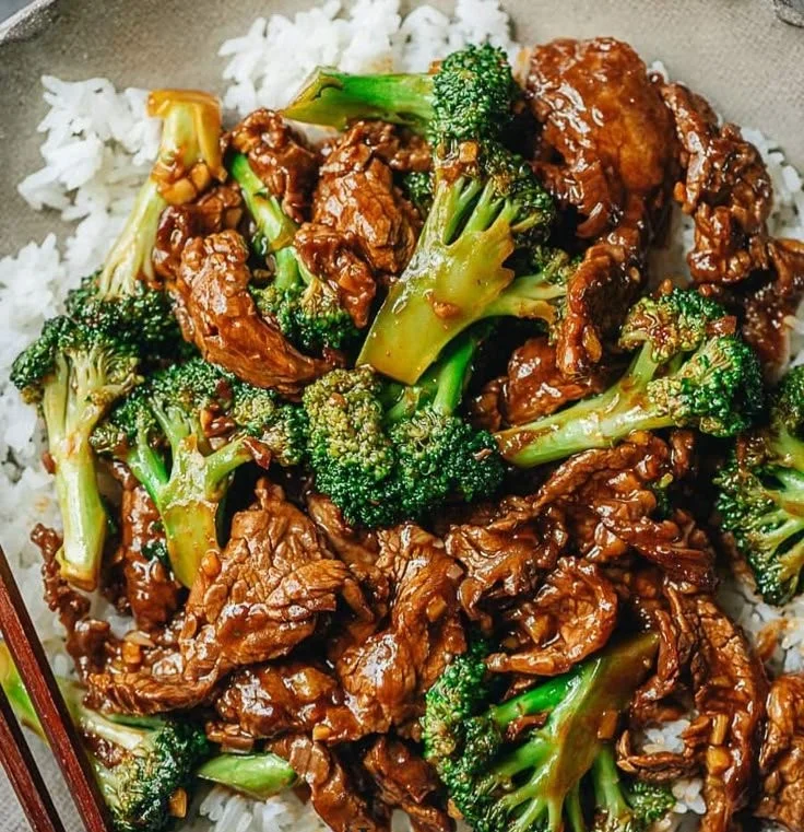 Beef and Broccoli: Easy Chinese Take-Out Recipe | Beef and broccoli with the best sauce, Beef tips and broccoli, Easy beef and broccoli sauce 2 Delicious beef and broccoli stir-fry with tender beef tips and savory sauce
