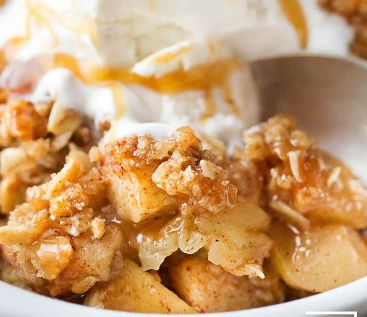 Delicious easy apple crisp with crispy oat topping on a plate