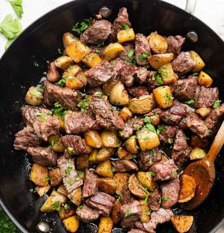 Garlic Butter Steak Bites and Potatoes | Recipe | Steak dinner recipes, Steak bites, Beef steak reci 2 Delicious Garlic Butter Steak Bites with golden potatoes on a plate