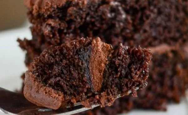 Simple Homemade Chocolate Cake with Chocolate Frosting 2 Simple homemade chocolate cake with rich chocolate frosting on a plate