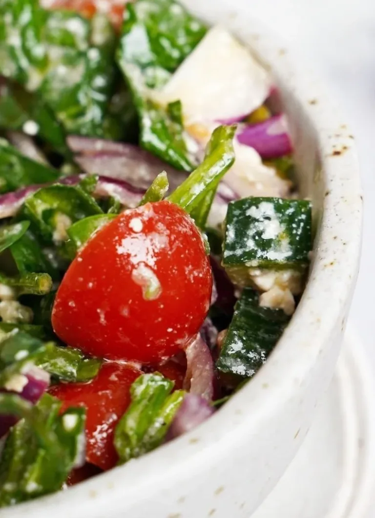 Quick and creamy spinach tomato salad with fresh ingredients