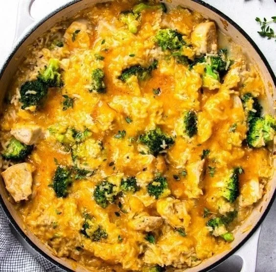 Cheesy Broccoli Chicken and Rice Casserole | Veronika's Kitchen 2 Cheesy broccoli chicken and rice casserole dish from Veronika's Kitchen