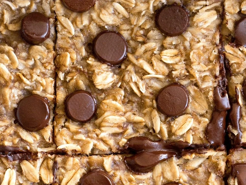 Easy Banana Bread Oatmeal Bars 2 Delicious easy banana bread oatmeal bars topped with banana slices
