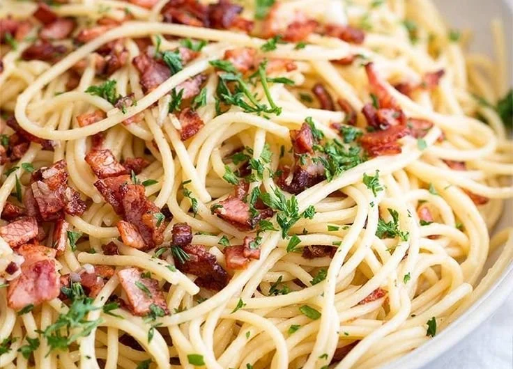 Plate of easy garlic bacon pasta garnished with parsley