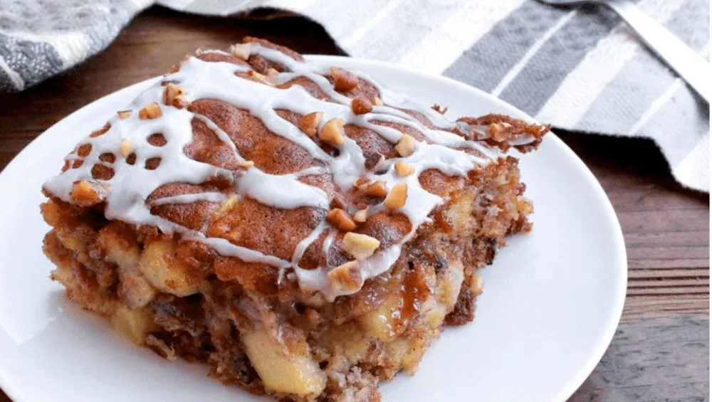 Easy Oatmeal Apple Breakfast Bake 2 Easy oatmeal apple breakfast bake topped with cinnamon and apples