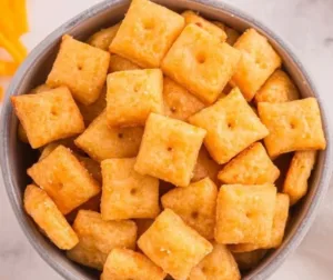 Homemade Healthy Cheez-Its – Easy & Delicious Snack Recipe | Cheez it recipe, Homemade cheez its, Healthy homemade snacks 6 Homemade Cheez-Its made from healthy ingredients, golden and crispy snack